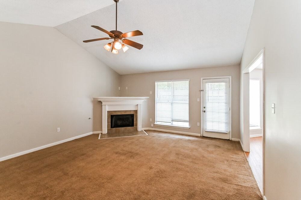 1935 Cresent Ln - Photo 4 of 16