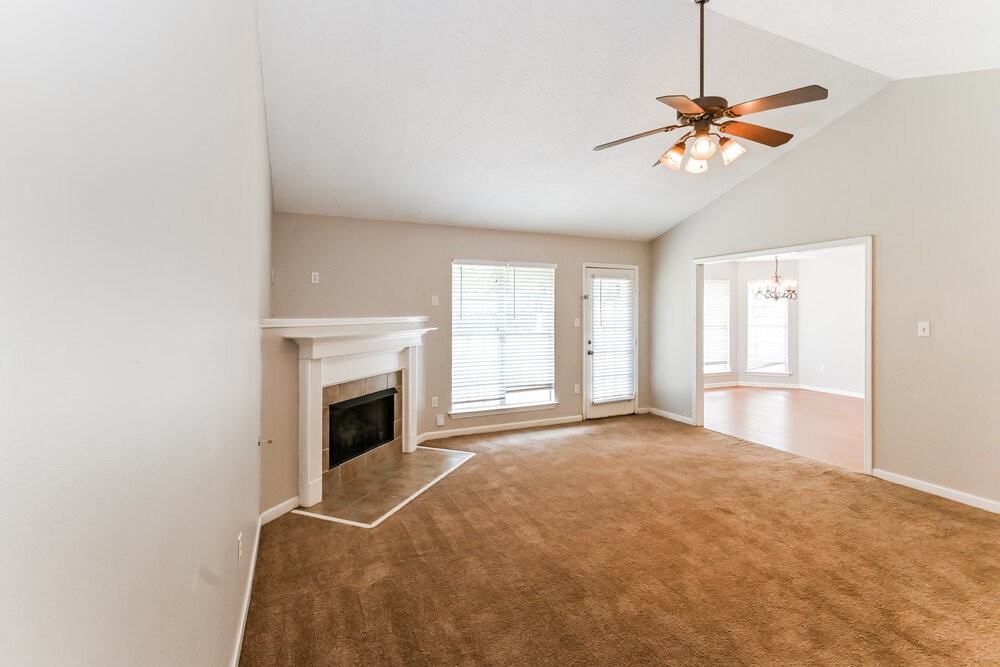 1935 Cresent Ln - Photo 5 of 16
