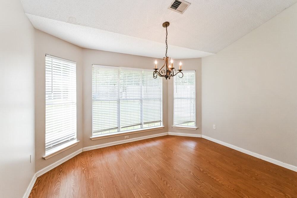 1935 Cresent Ln - Photo 6 of 16