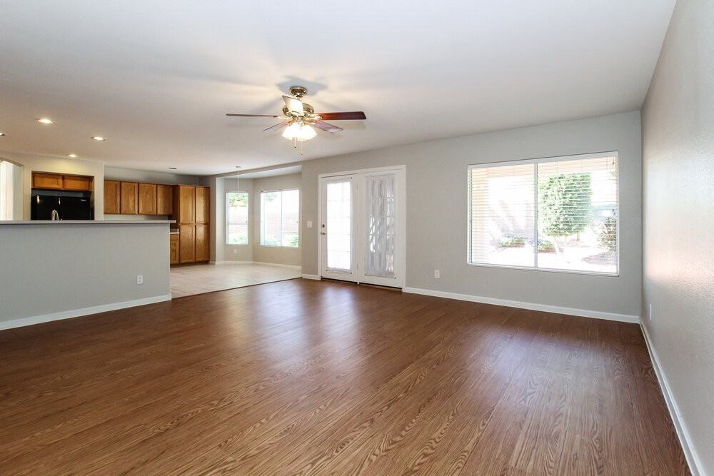 8760 W Melinda Ln - Photo 2 of 15