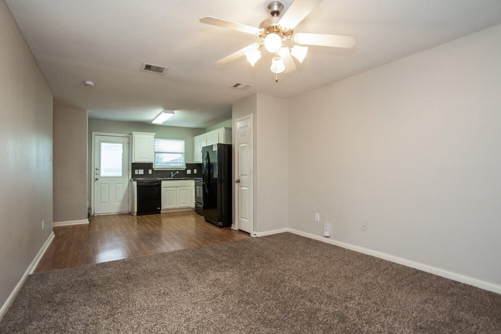 3922 Hollow Cove Ln - Photo 5 of 15