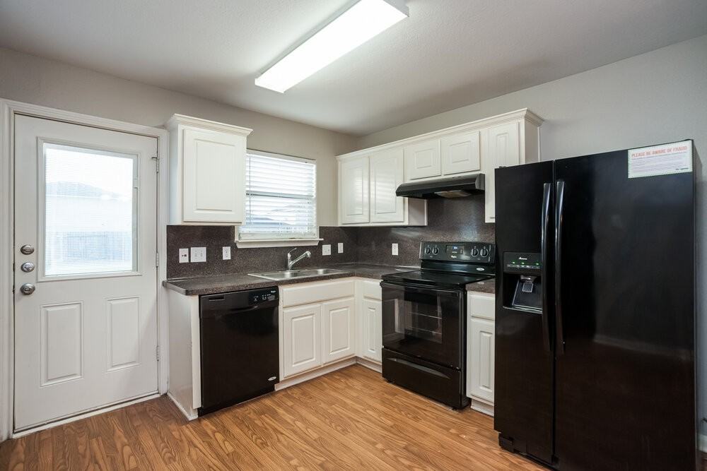 3922 Hollow Cove Ln - Photo 7 of 15