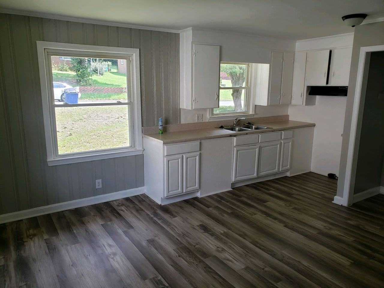 866 Rankin St - Photo 2 of 14