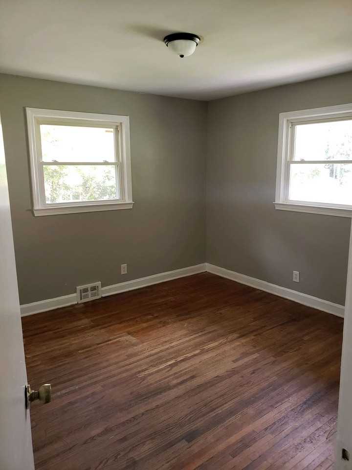 866 Rankin St - Photo 3 of 14