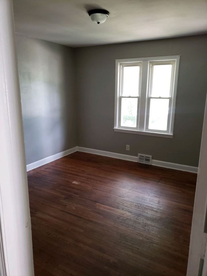 866 Rankin St - Photo 6 of 14