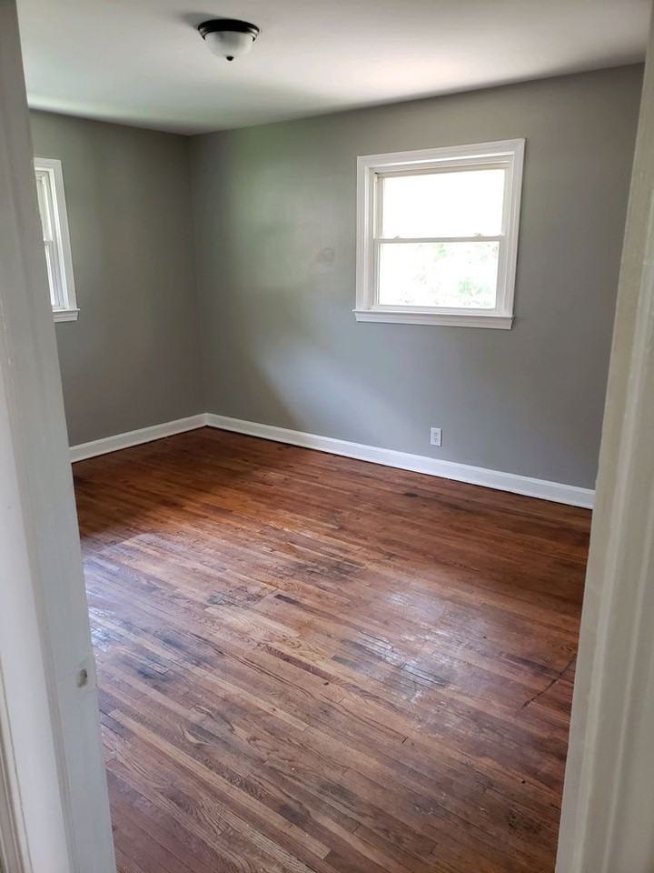 866 Rankin St - Photo 7 of 14