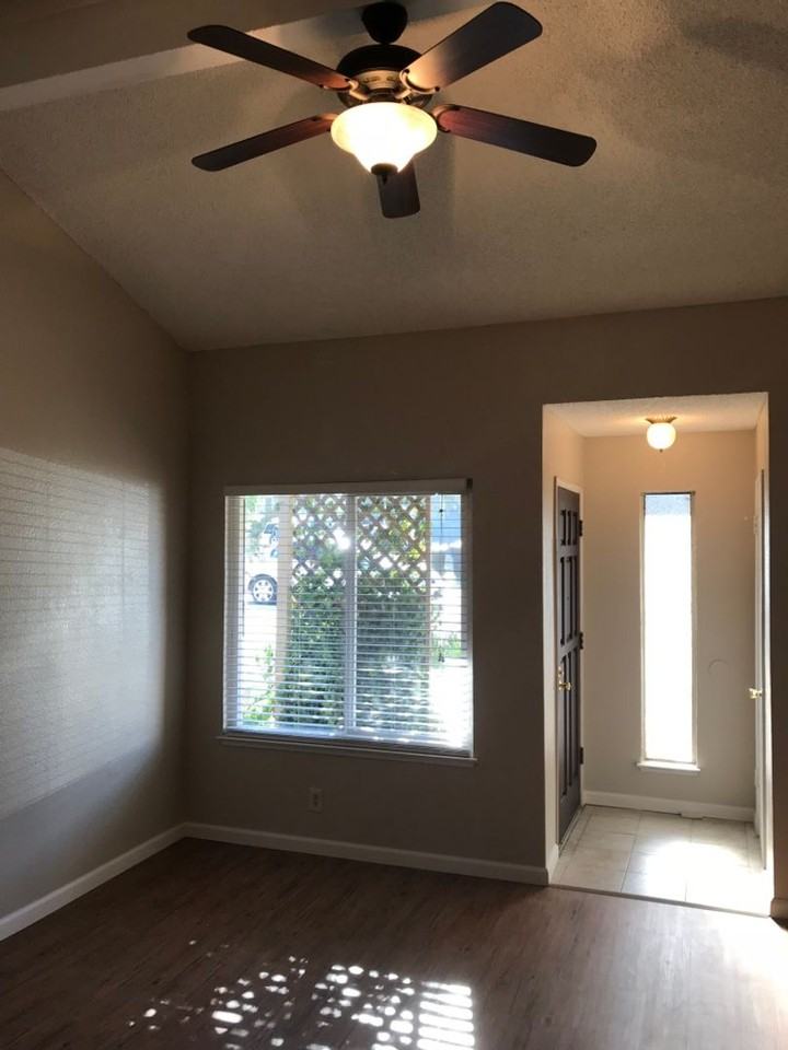 5532 E Knoll Dr - Photo 3 of 8