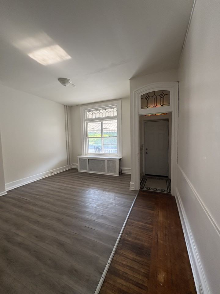 214 S 13th St 1st Fl #1F - Photo 4 of 11