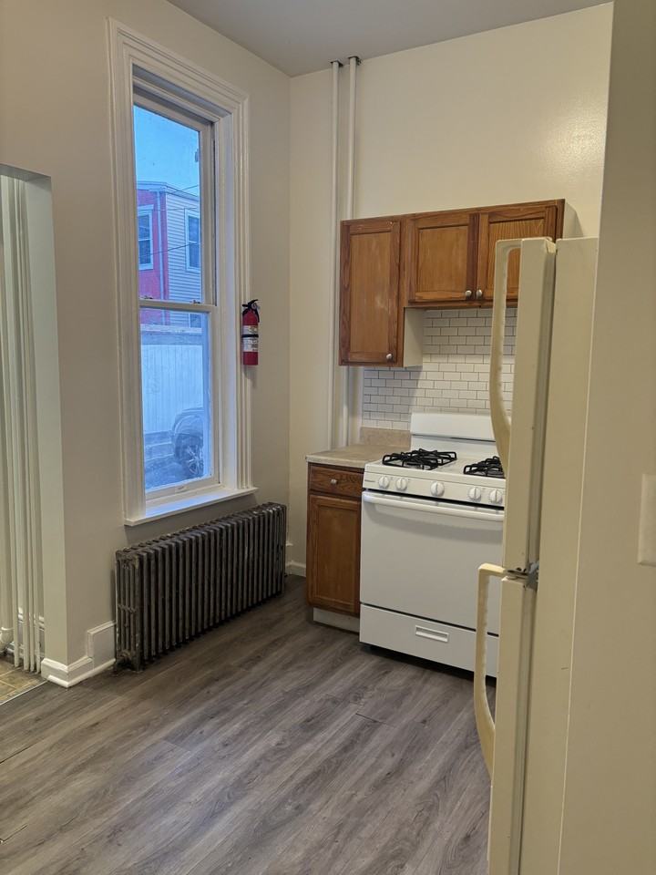 214 S 13th St 1st Fl #1F - Photo 5 of 11