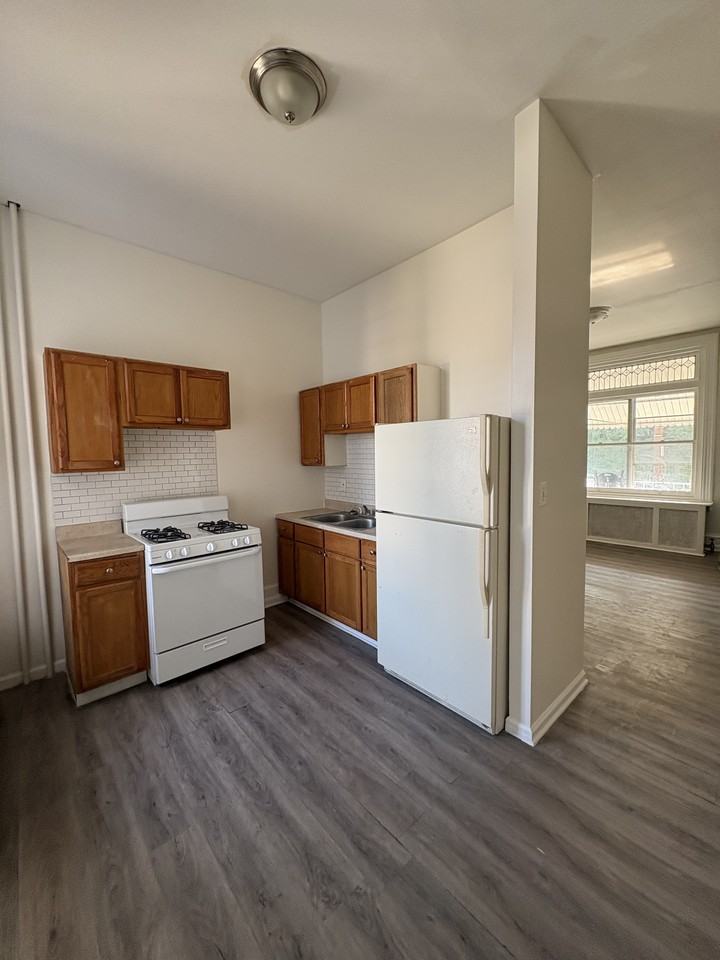 214 S 13th St 1st Fl #1F - Photo 6 of 11