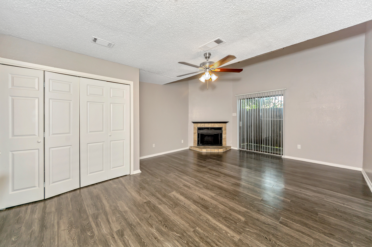 Hulen Park Place - Photo 6 of 26