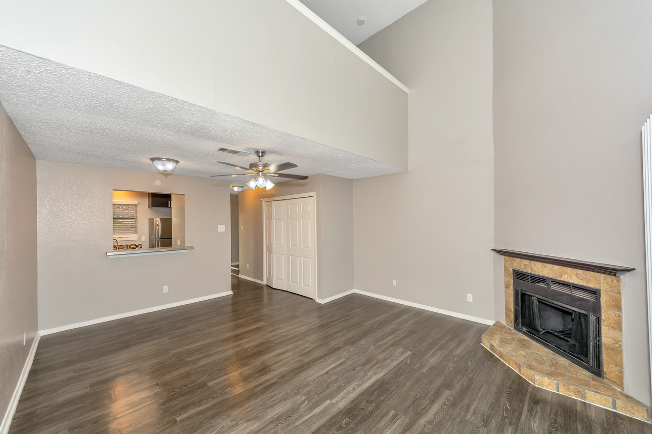 Hulen Park Place - Photo 4 of 26