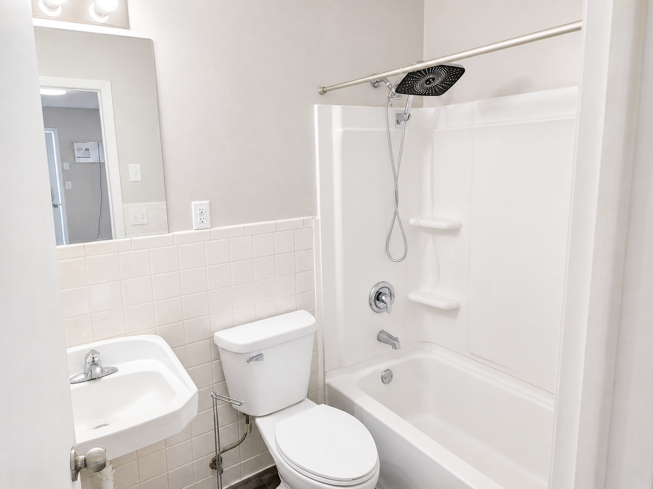 Lake Ripley Apartments - Photo 5 of 8