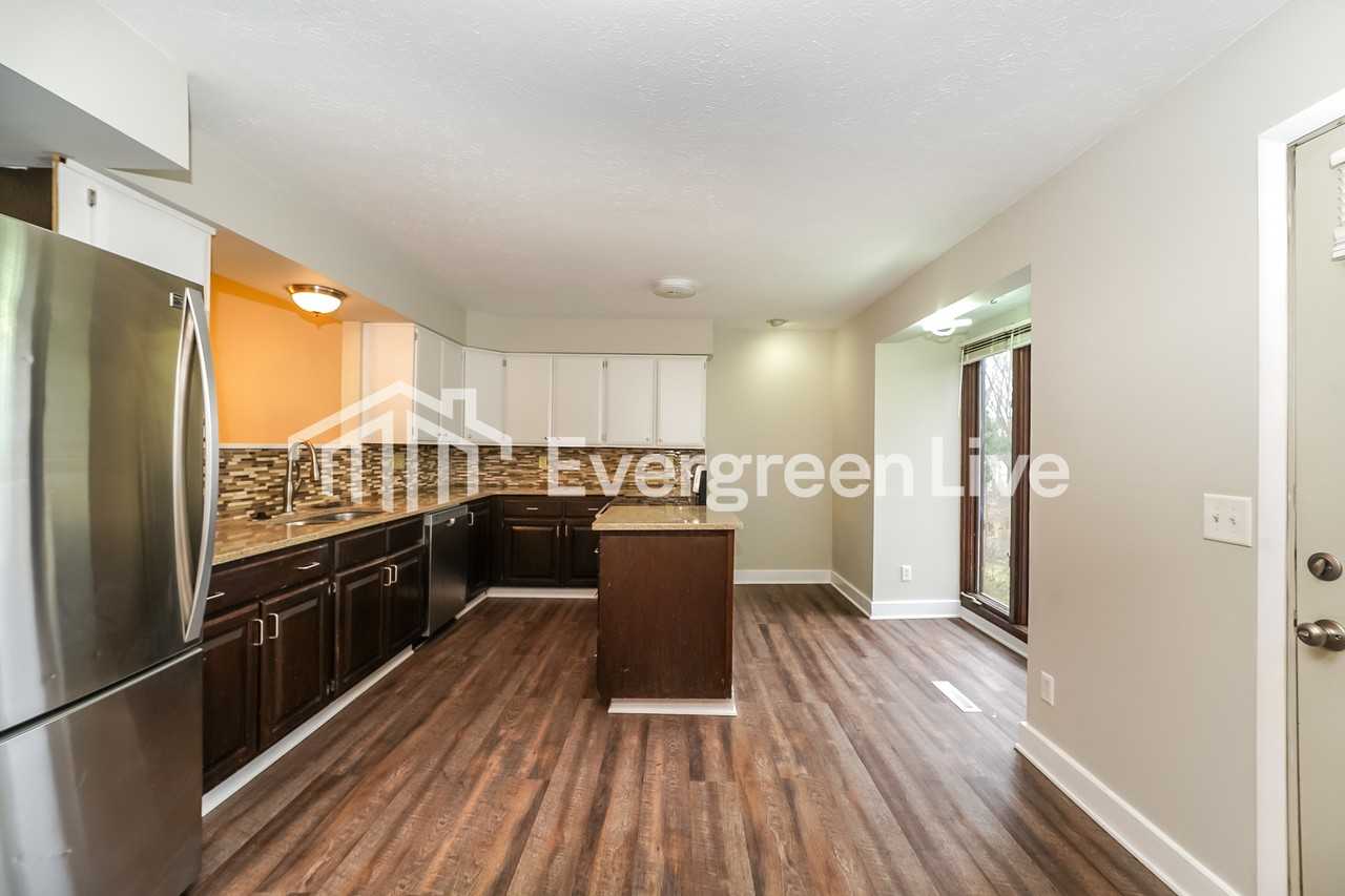 412 Wyoga Lake Blvd - Photo 4 of 15