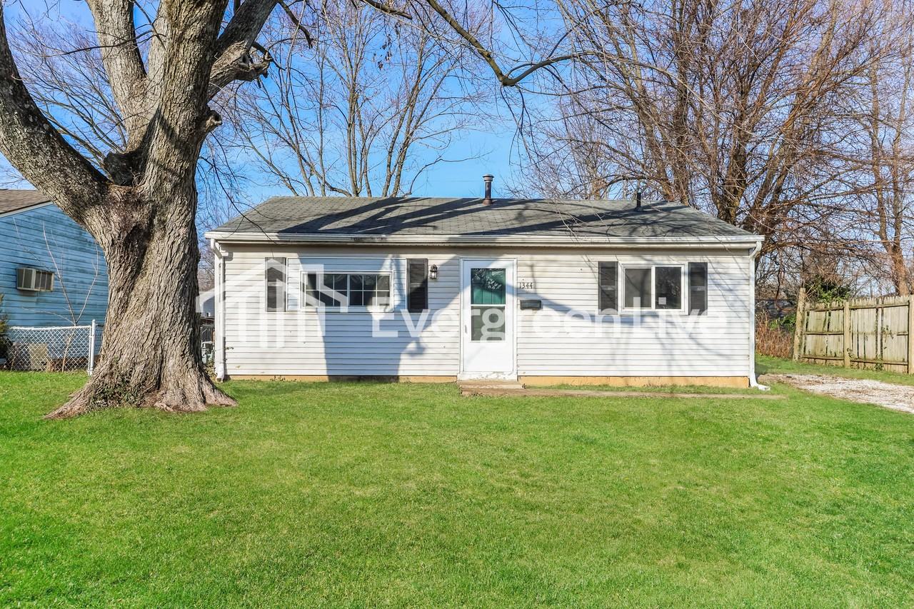 1344 Southfield Dr S - Photo 2 of 15