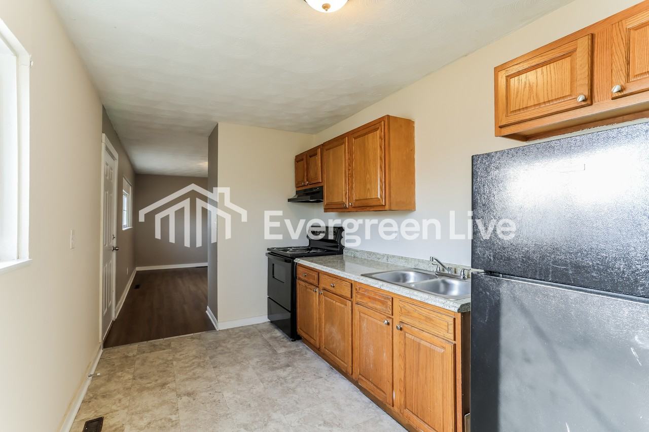 1344 Southfield Dr S - Photo 3 of 15