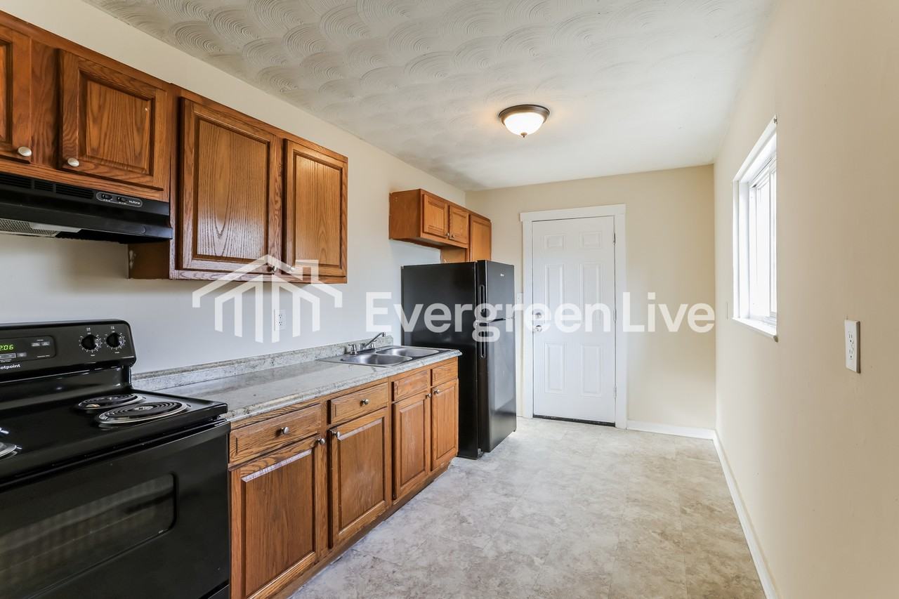 1344 Southfield Dr S - Photo 4 of 15