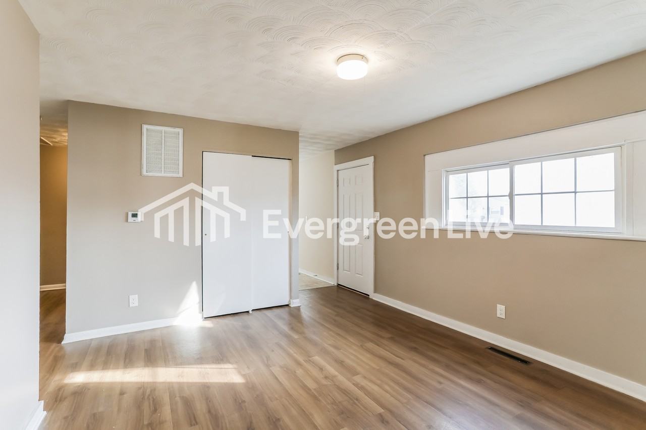 1344 Southfield Dr S - Photo 5 of 15