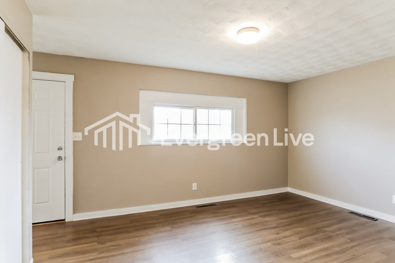 1344 Southfield Dr S - Photo 6 of 15