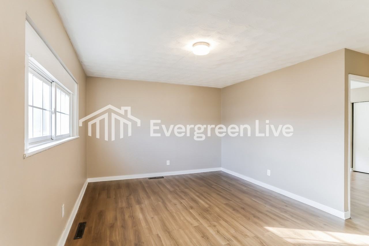 1344 Southfield Dr S - Photo 7 of 15