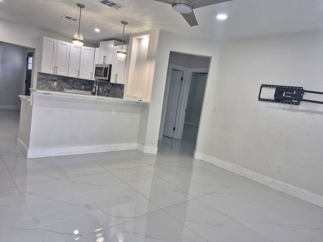 6108 S Main Ave - Photo 4 of 15