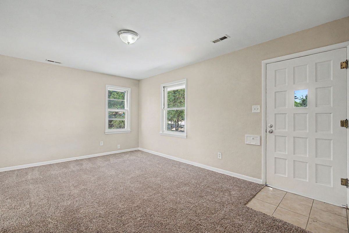 1121 Cooper Ave - Photo 3 of 29