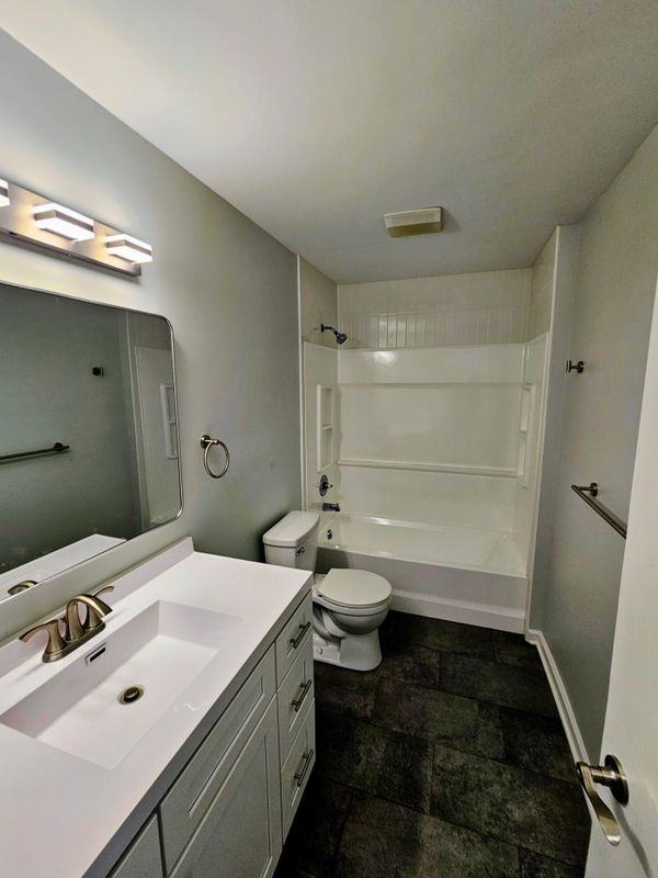 656 Parsells Ave - Photo 7 of 11