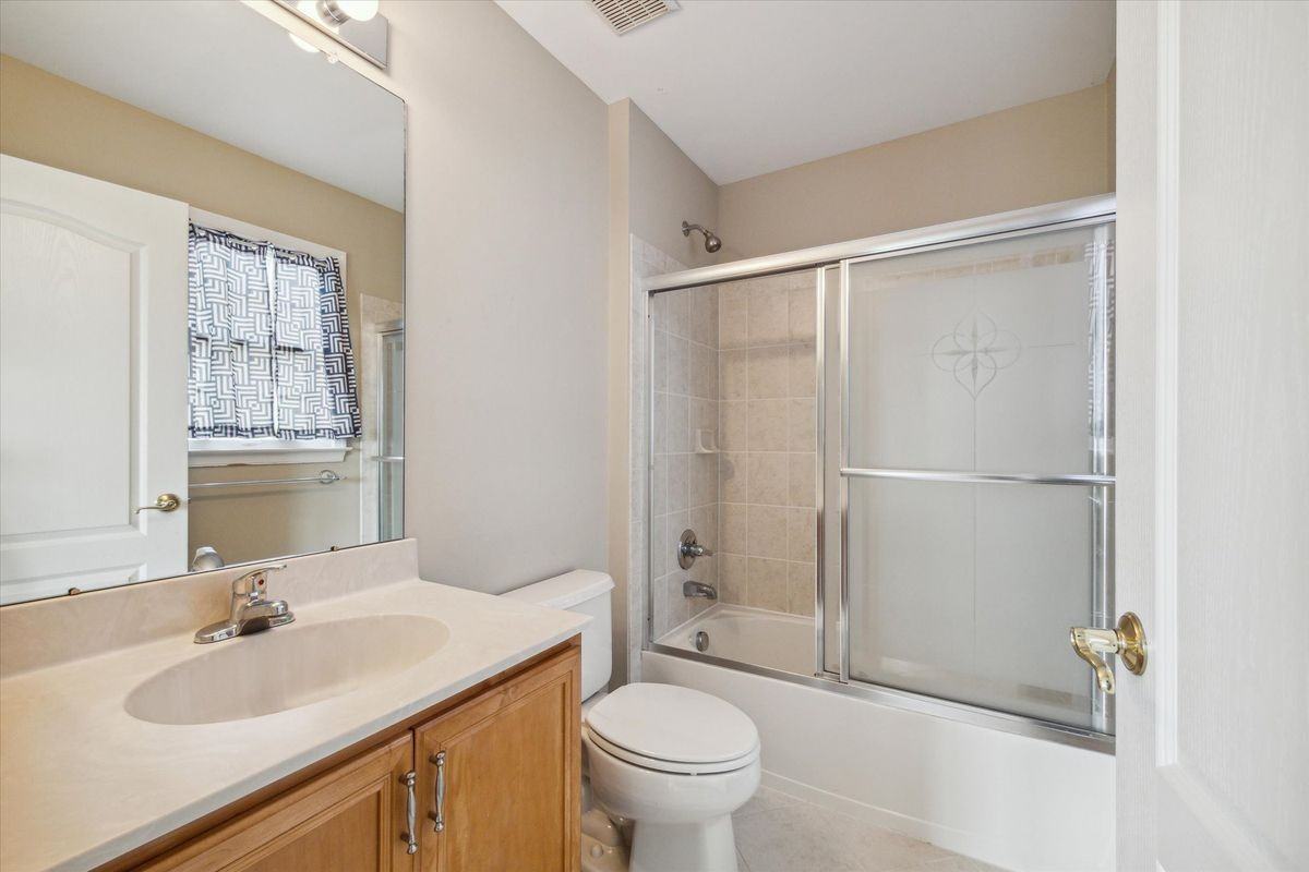 24323 Bellingham Dr - Photo 7 of 47