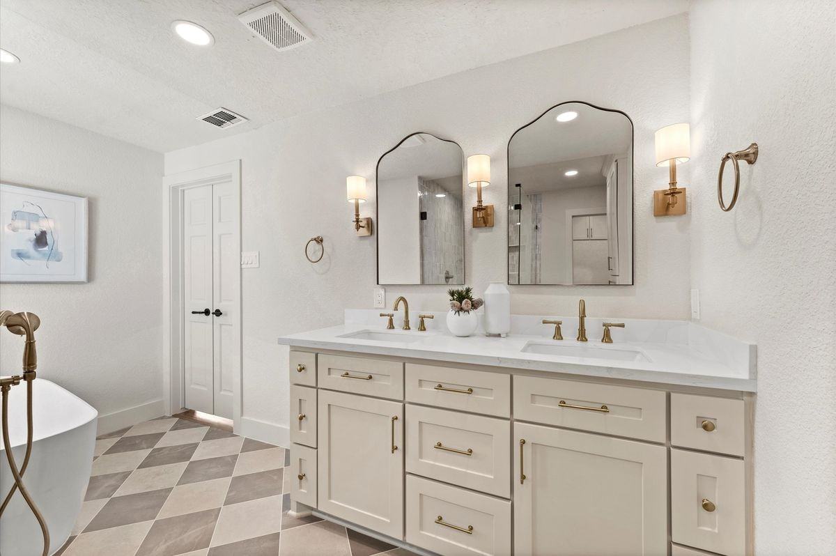 3725 Griggs Rd - Photo 4 of 38