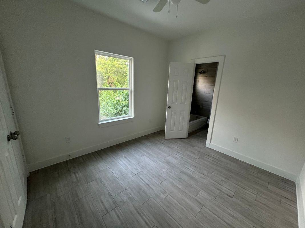 7608 Easter St - Photo 4 of 22