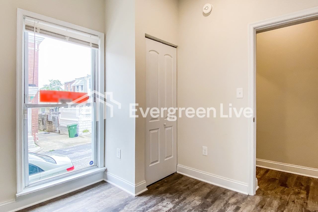 427 N Streeper St - Photo 2 of 15