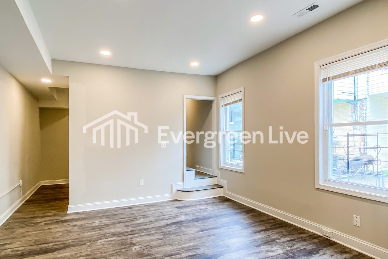 427 N Streeper St - Photo 3 of 15