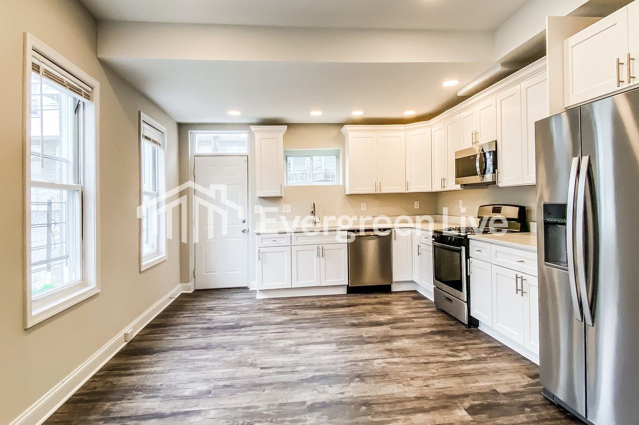 427 N Streeper St - Photo 5 of 15