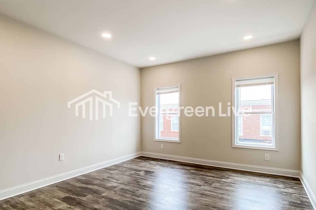 427 N Streeper St - Photo 7 of 15