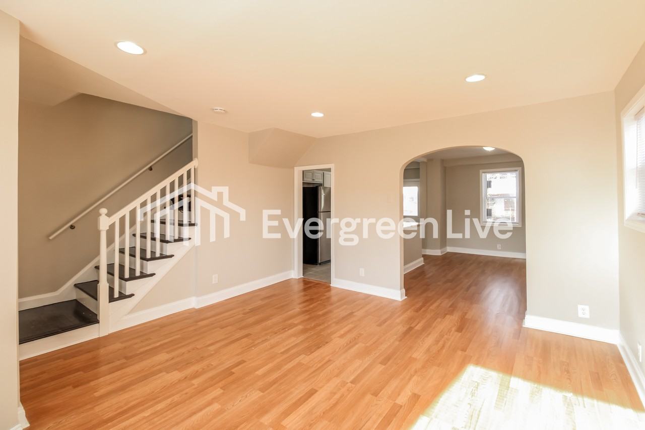 132 N Monastery Ave - Photo 2 of 15