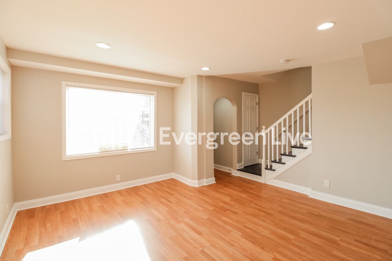 132 N Monastery Ave - Photo 3 of 15