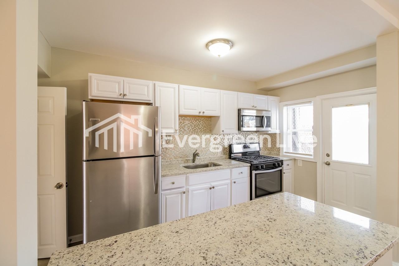 132 N Monastery Ave - Photo 5 of 15