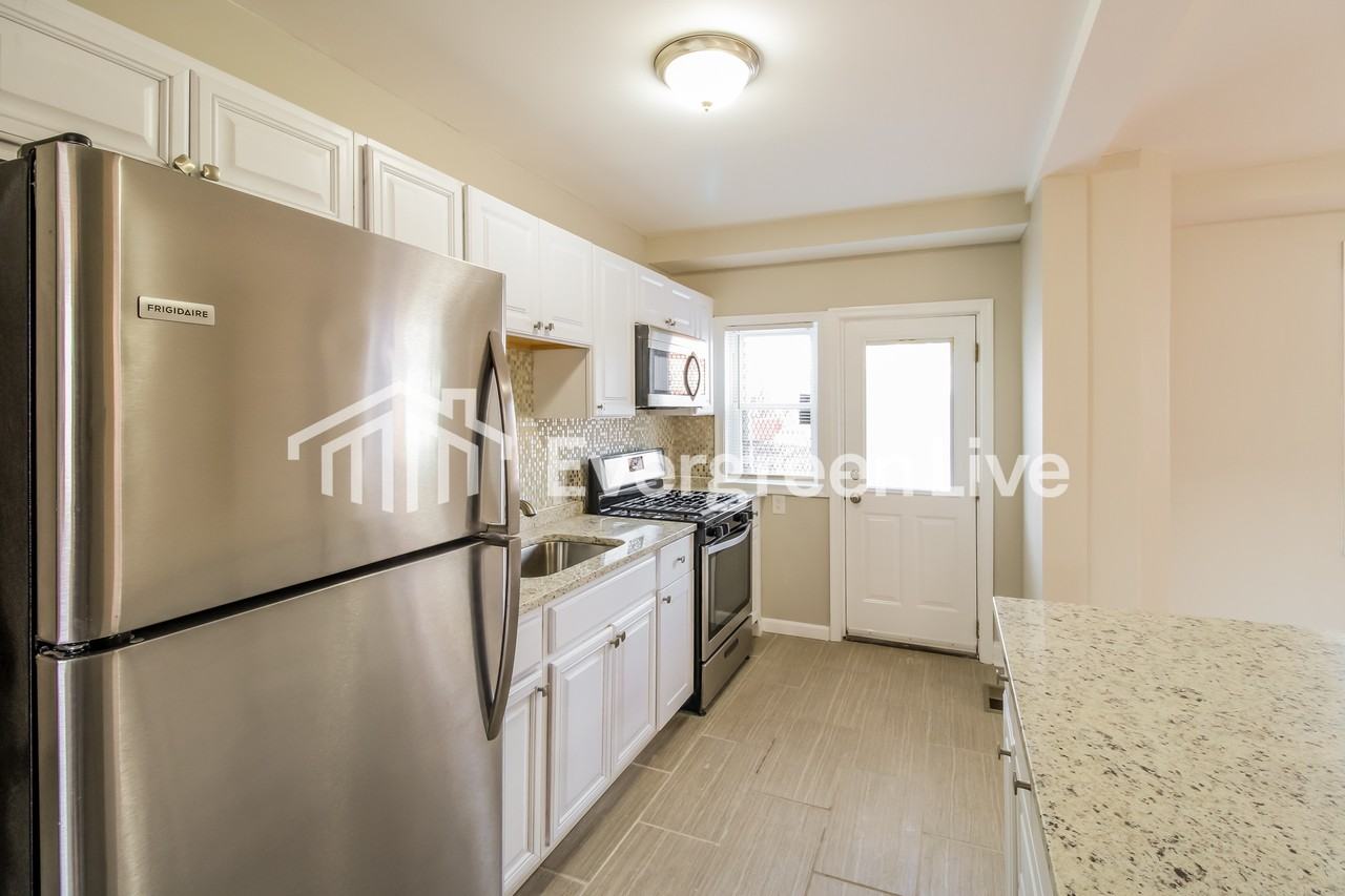 132 N Monastery Ave - Photo 6 of 15