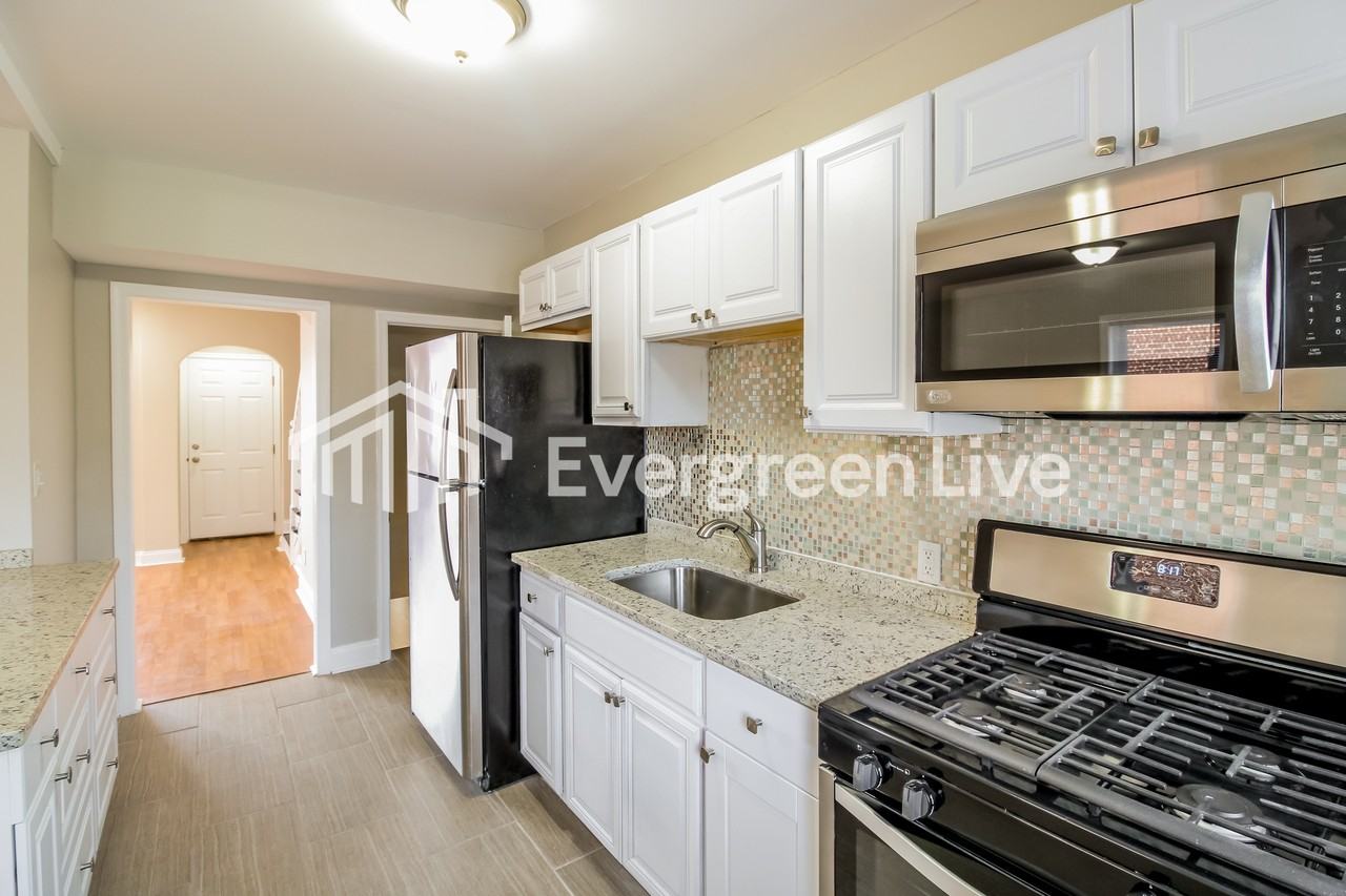 132 N Monastery Ave - Photo 7 of 15