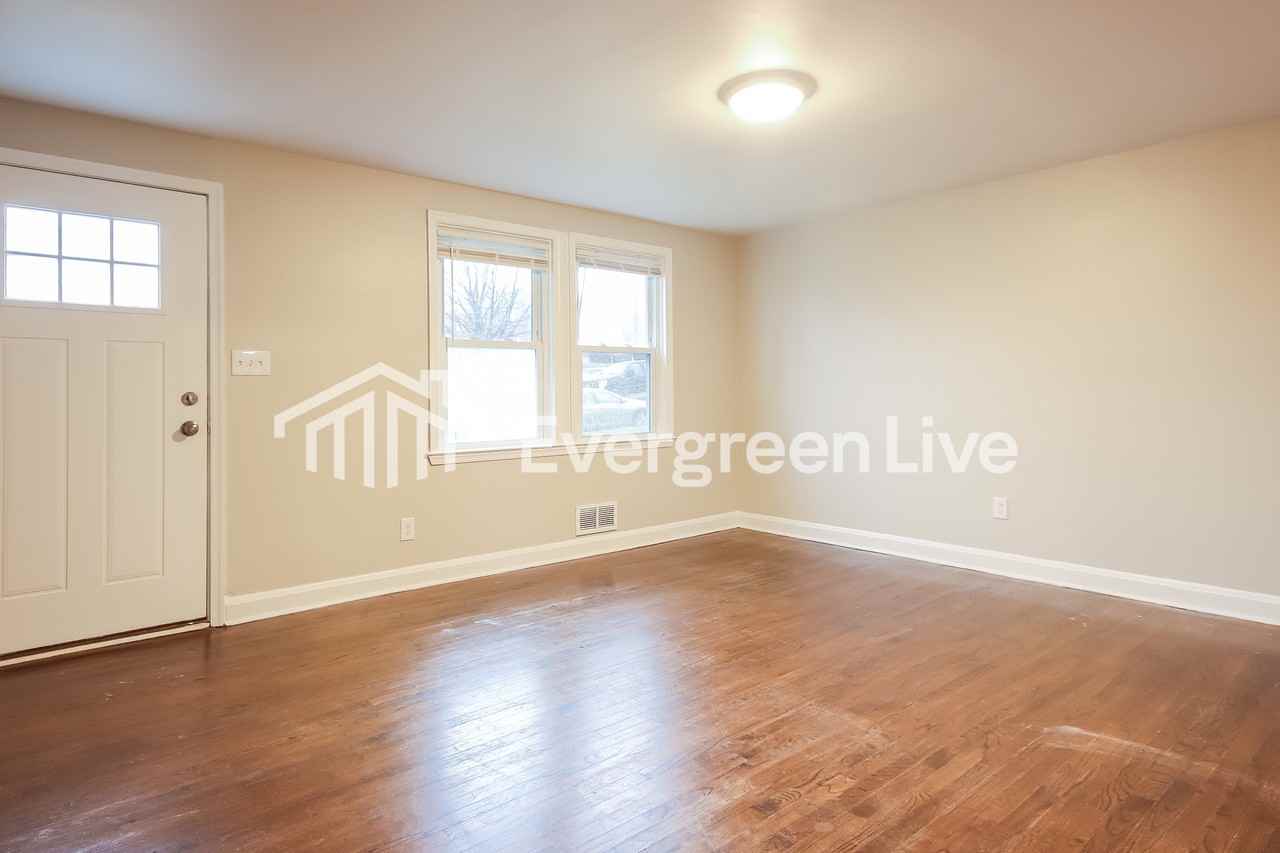 1118 Newfield Rd - Photo 4 of 15