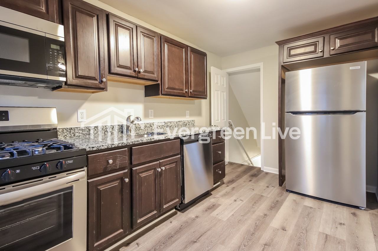 1118 Newfield Rd - Photo 7 of 15