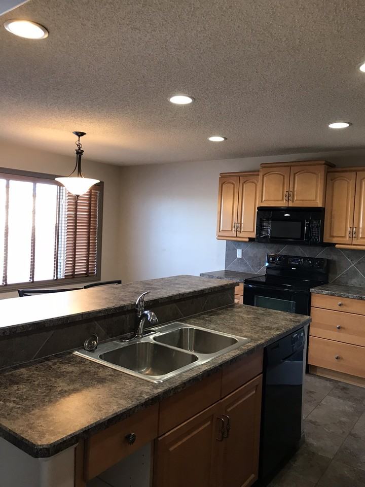 20 Becker Crescent - Photo 5 of 28