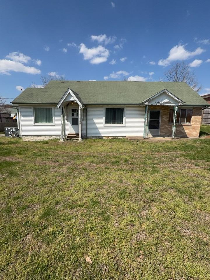 1251 S Dickerson Rd - Photo 2 of 23