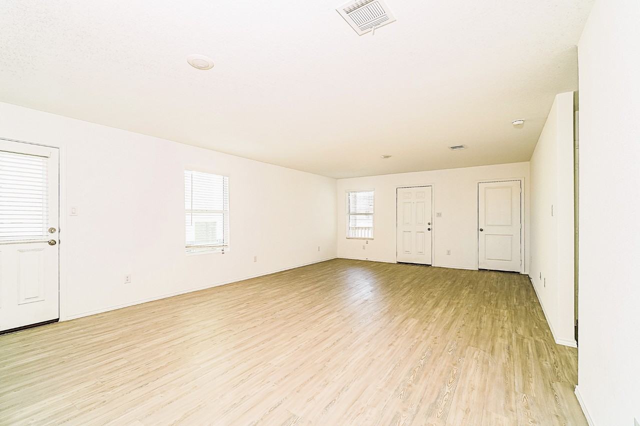 8806 Barrow Path - Photo 7 of 16