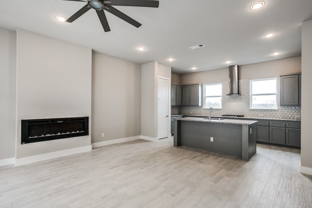 2468 Carmelita St #A - Photo 3 of 13