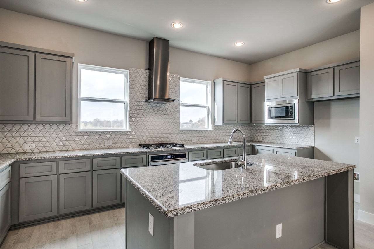2468 Carmelita St #A - Photo 4 of 13