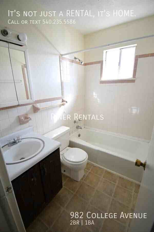 982 College Ave - Photo 3 of 6