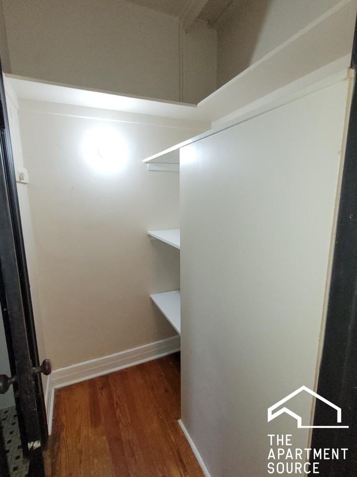 948 W Cuyler Ave #106 - Photo 4 of 13