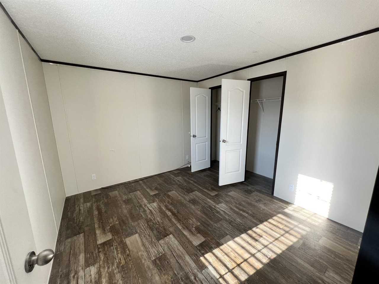25214 Roseville Mhp,Gratiot Ave #180 - Photo 2 of 9