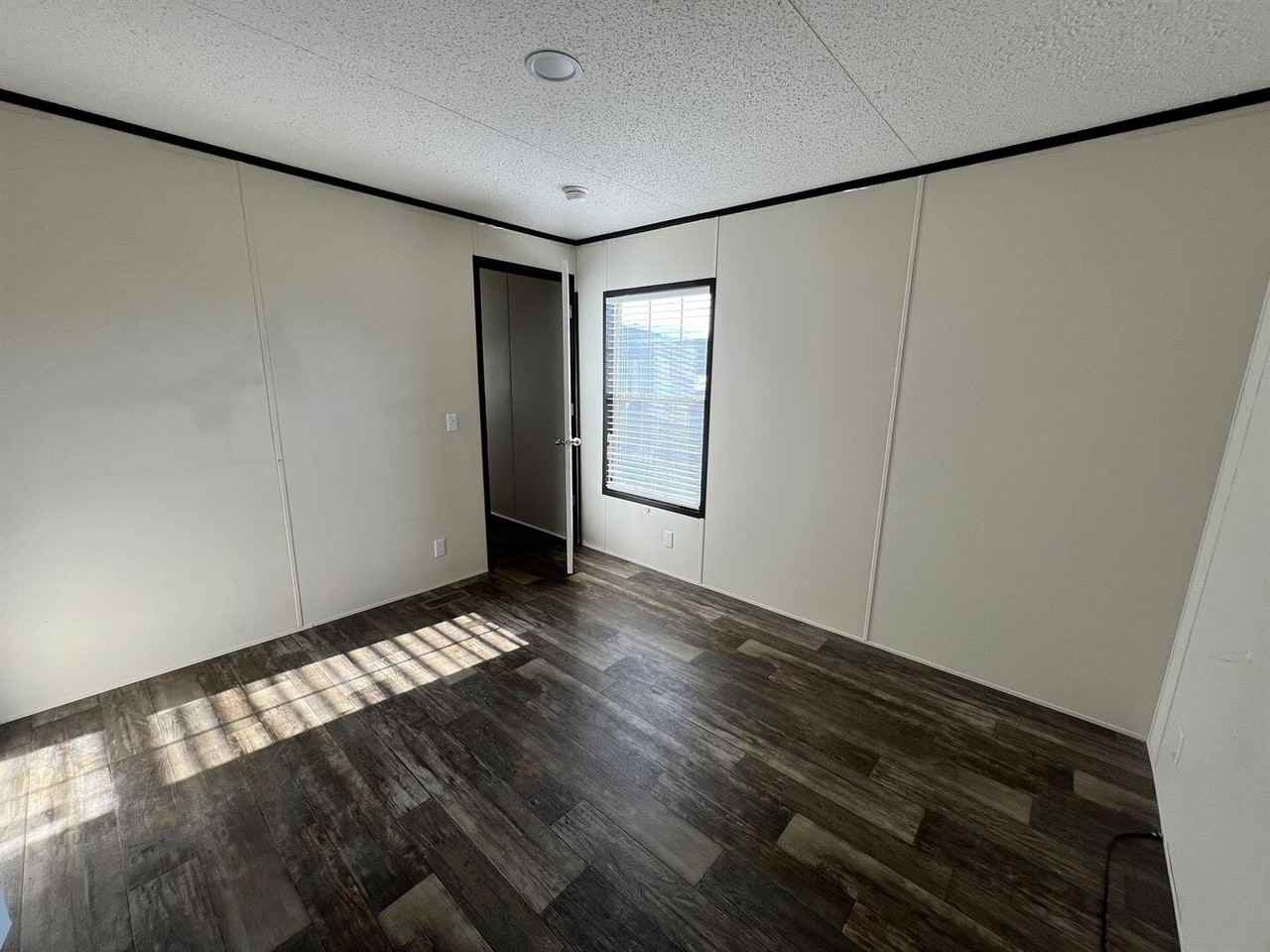 25214 Roseville Mhp,Gratiot Ave #180 - Photo 3 of 9